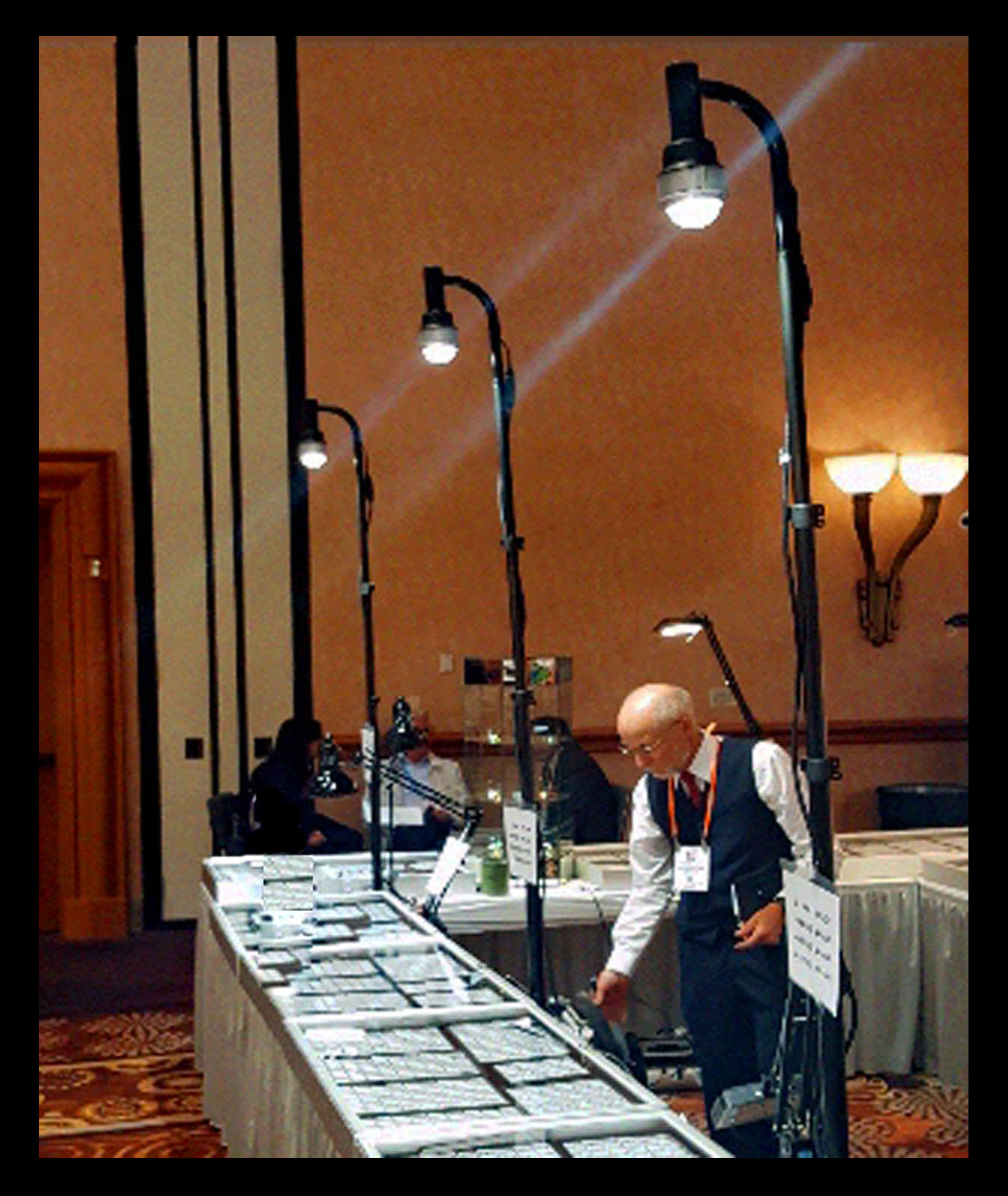 Led jewelry lighting trade show vendor booth with portable LED lighting